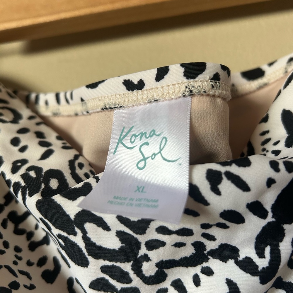 Leopard Print Bikini Bottom - Picture 5 of 6